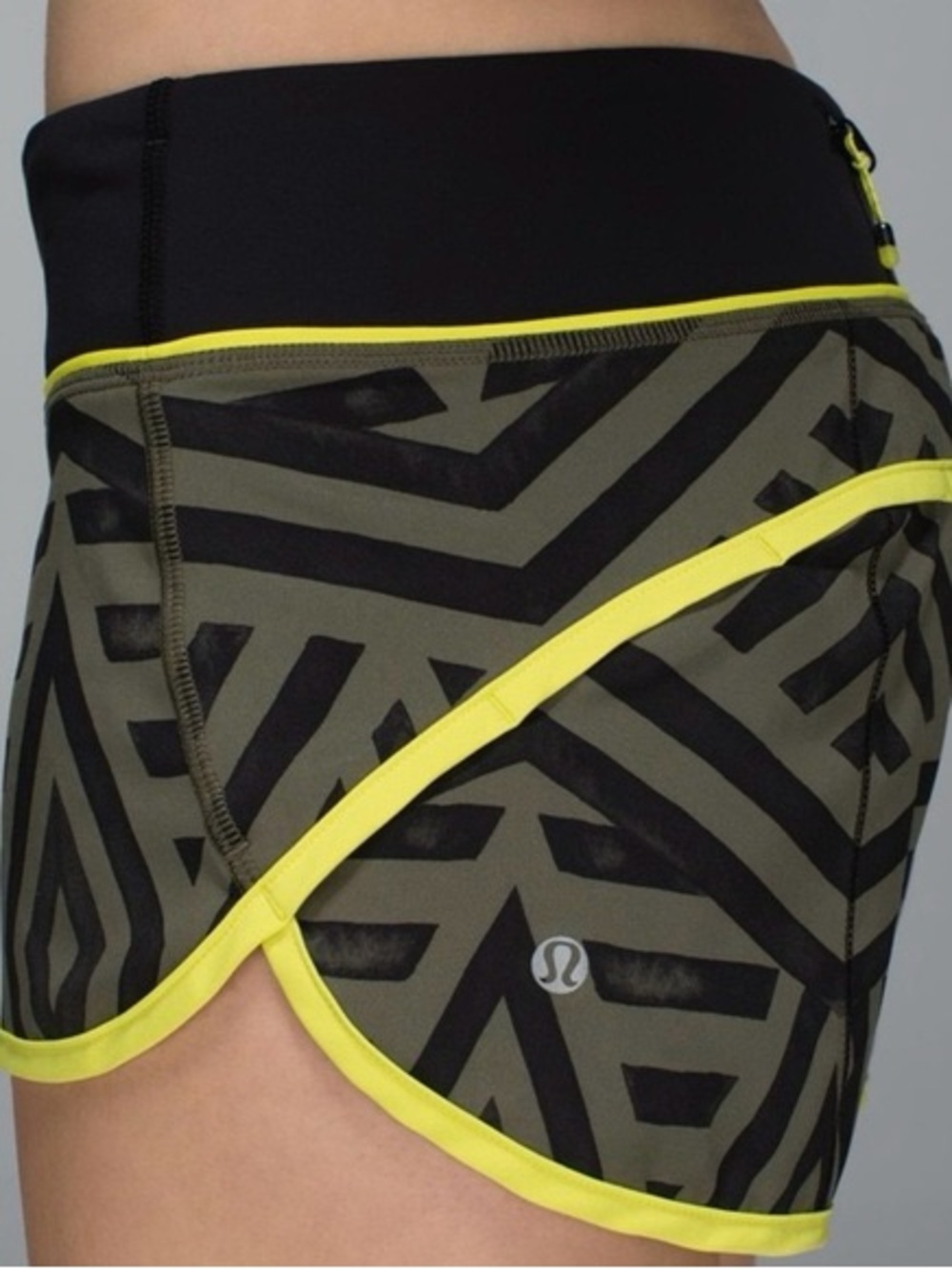 Lululemon Speed Short in the "Chevron Shuffle Fatigue Green Black Size 6